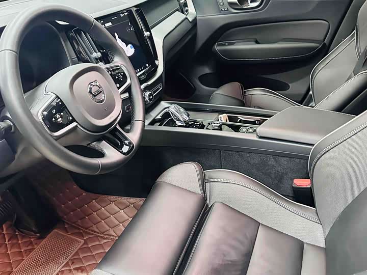 Фото 9 - Volvo XC60 Hybrid