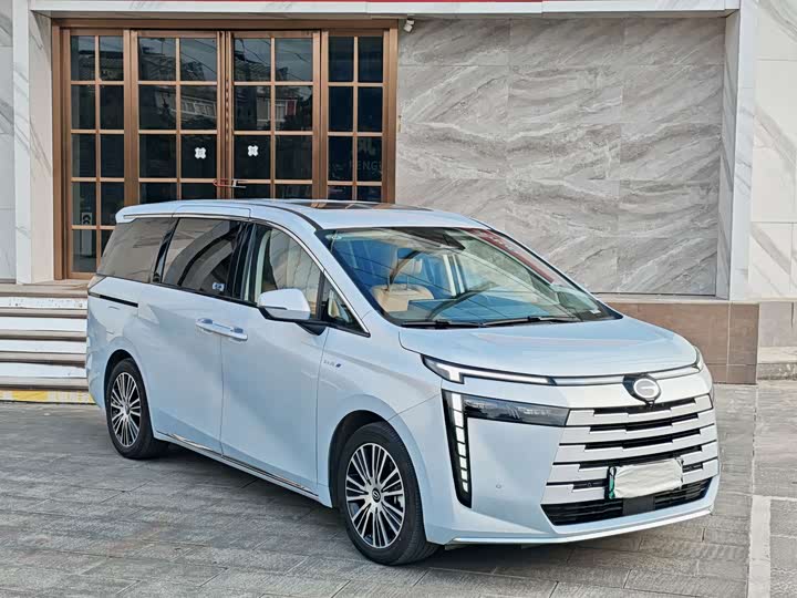 Фото 2 - GAC Trumpchi E8