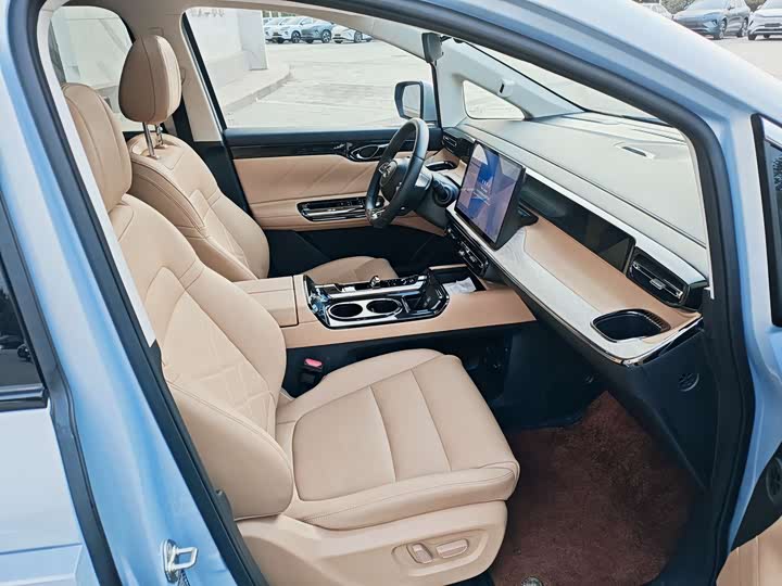 Фото 4 - GAC Trumpchi E8