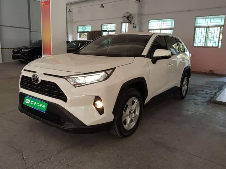 Фото 2 - Toyota RAV4