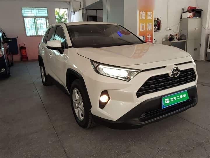 Фото 4 - Toyota RAV4