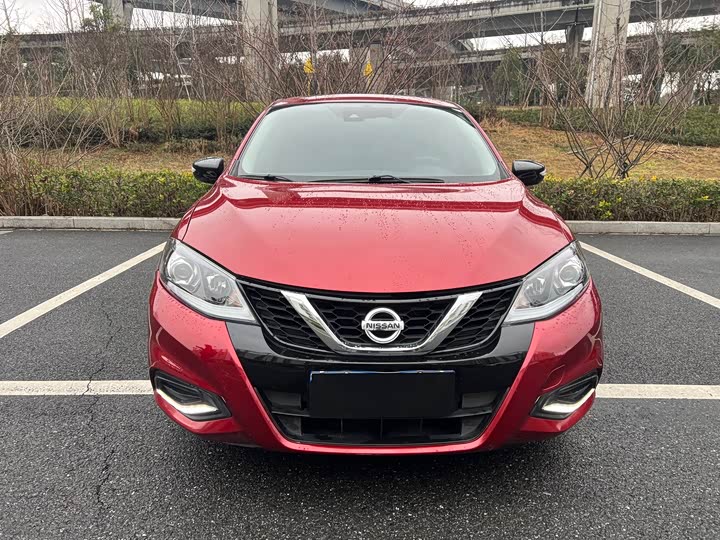 Фото 2 - Nissan Tiida