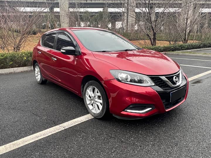 Фото 3 - Nissan Tiida