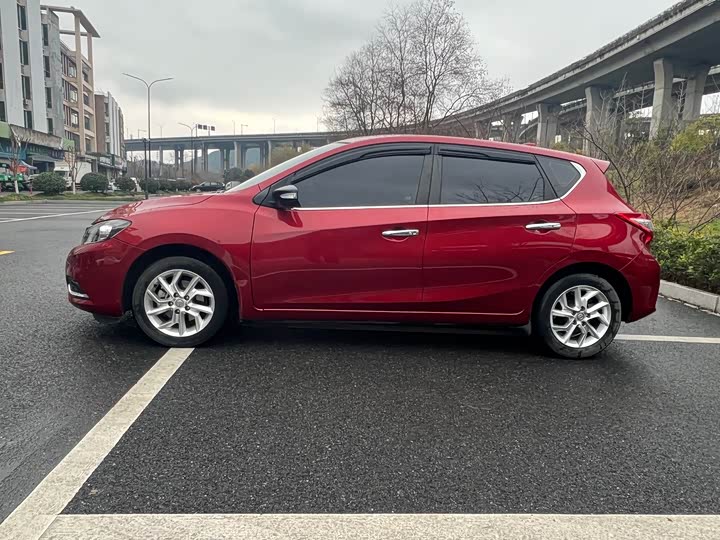 Фото 4 - Nissan Tiida