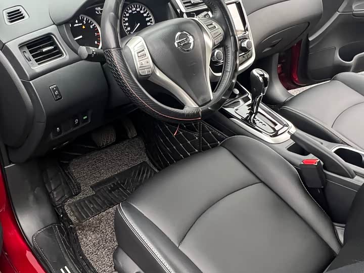 Фото 8 - Nissan Tiida