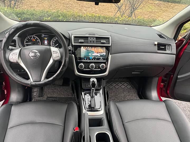 Фото 9 - Nissan Tiida