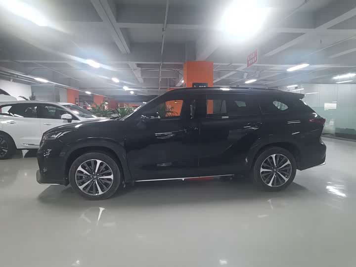 Фото 3 - Toyota Crown Kluger