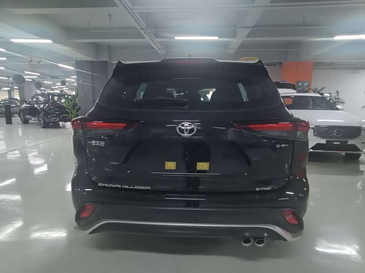 Фото 4 - Toyota Crown Kluger