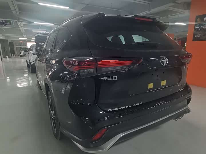 Фото 5 - Toyota Crown Kluger