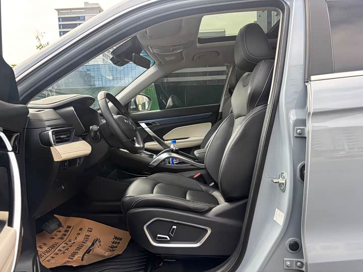 Фото 4 - Geely Atlas