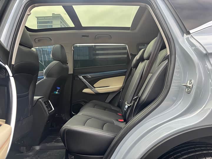 Фото 5 - Geely Atlas