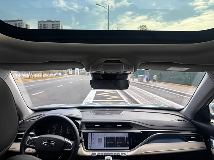 Фото 9 - Geely Atlas