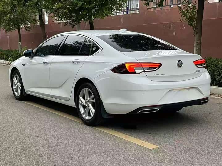 Фото 9 - Buick Regal