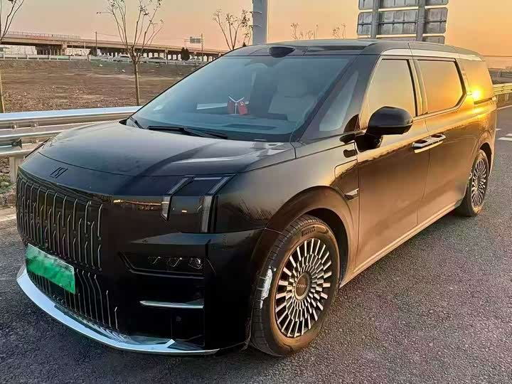 Фото 1 - Zeekr 009