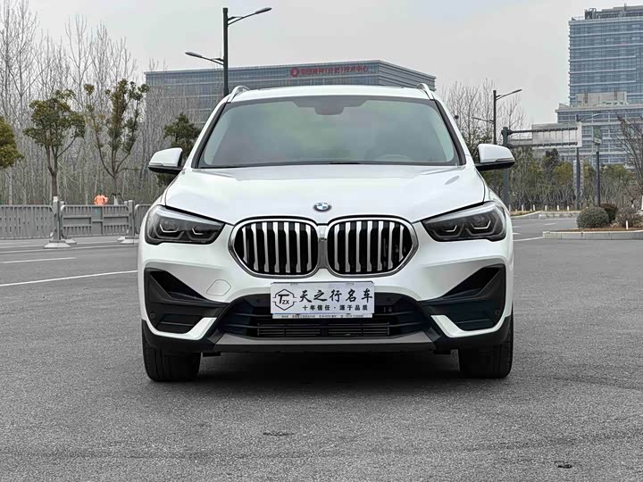 Фото 2 - BMW X1