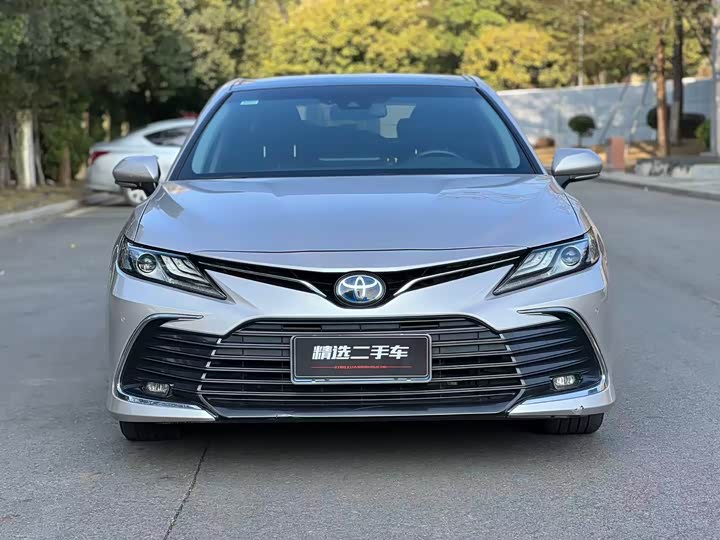 Фото 2 - Toyota Camry