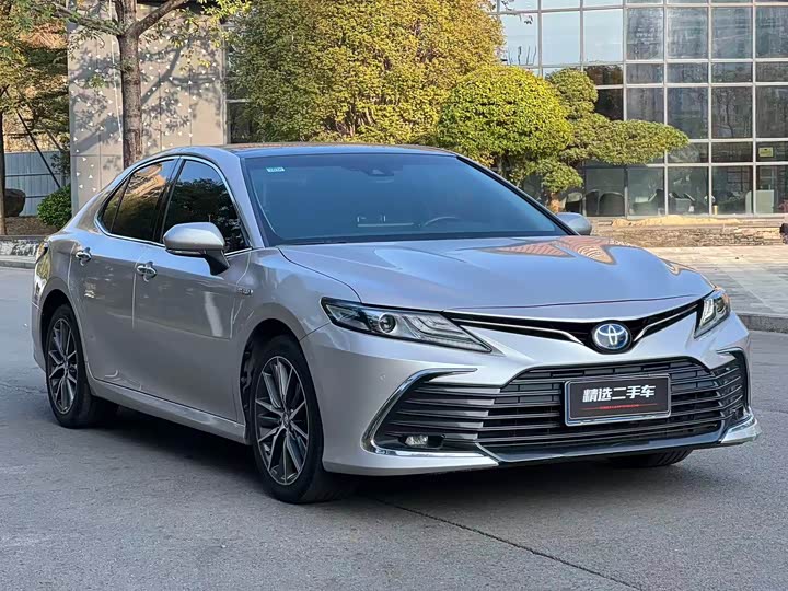 Фото 3 - Toyota Camry