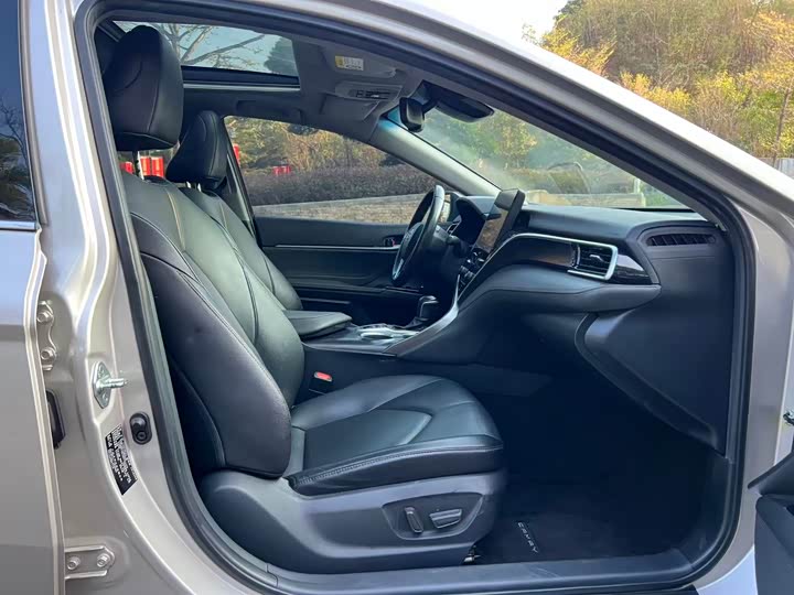 Фото 9 - Toyota Camry