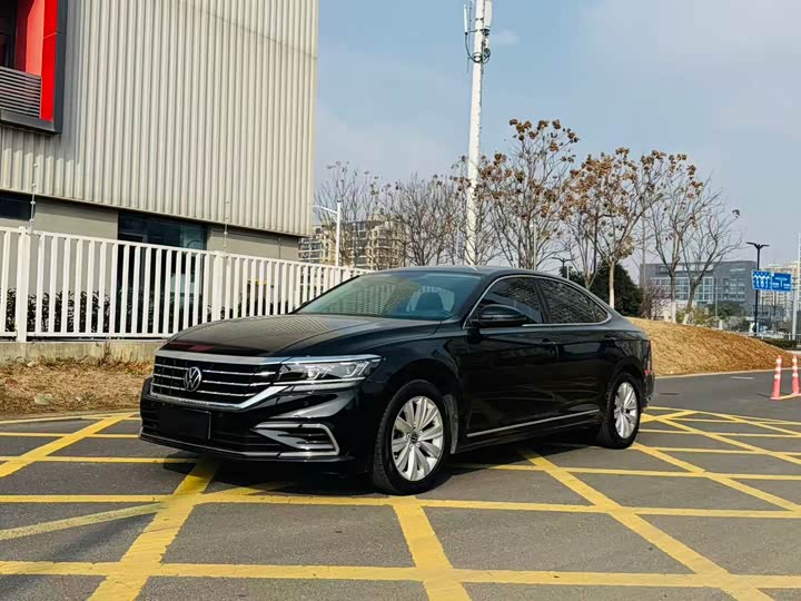 Фото 1 - Volkswagen Passat