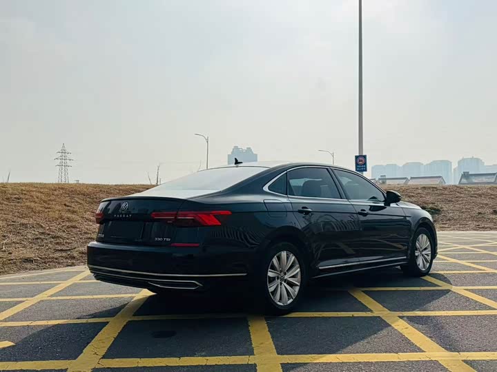 Фото 7 - Volkswagen Passat