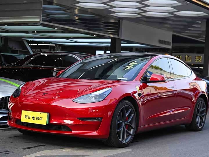 Фото 1 - Tesla Model 3