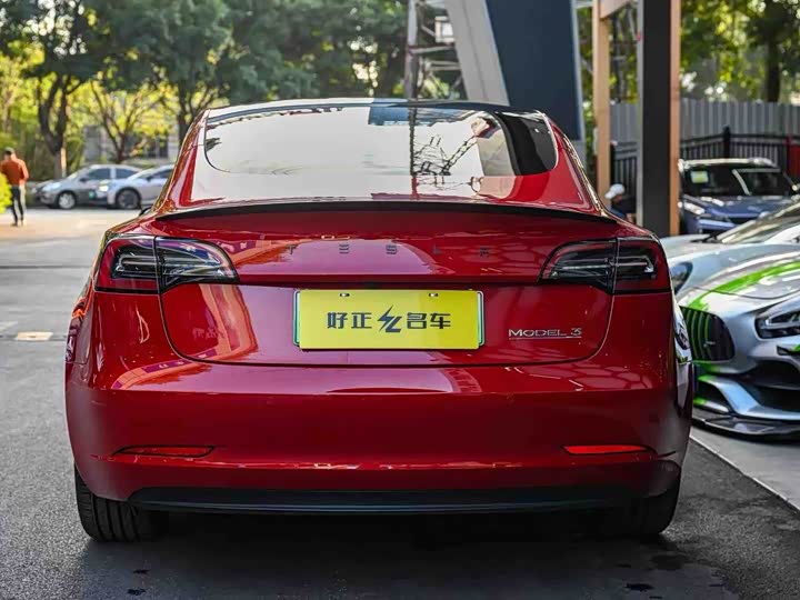 Фото 4 - Tesla Model 3