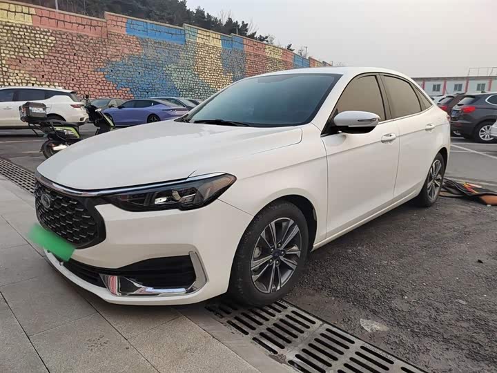 Фото 2 - Ford Escort