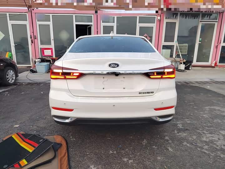 Фото 6 - Ford Escort