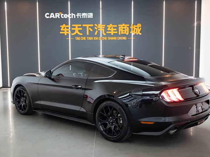 Фото 4 - Ford Mustang