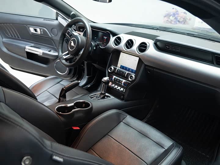 Фото 7 - Ford Mustang