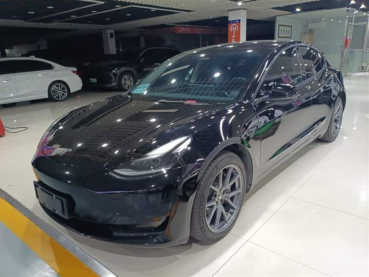 Фото 1 - Tesla Model 3