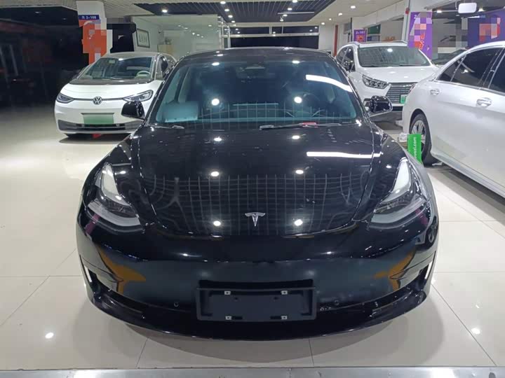 Фото 3 - Tesla Model 3