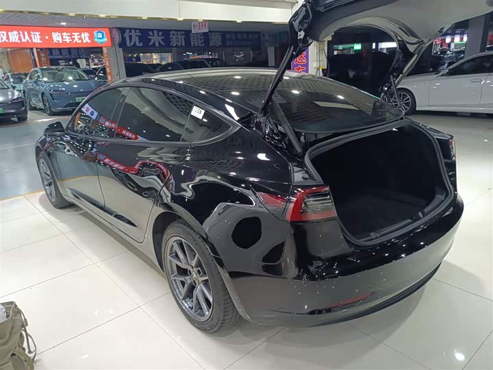 Фото 5 - Tesla Model 3