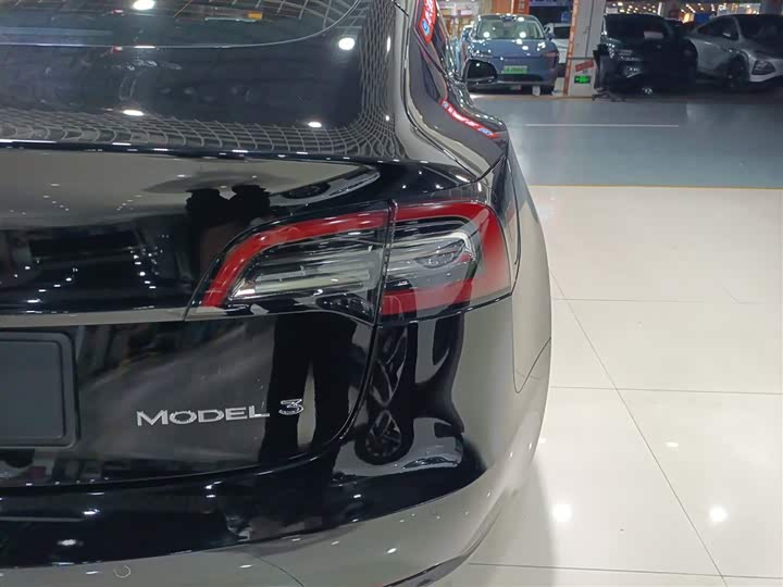 Фото 8 - Tesla Model 3