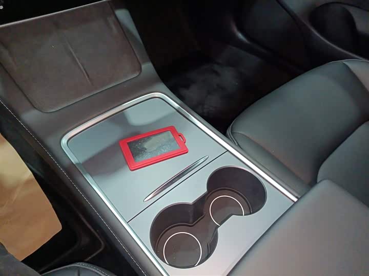 Фото 9 - Tesla Model 3