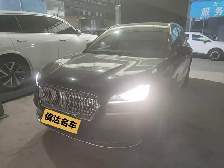 Фото 1 - Lincoln Corsair