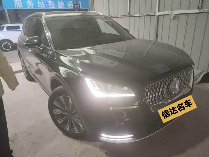 Фото 2 - Lincoln Corsair