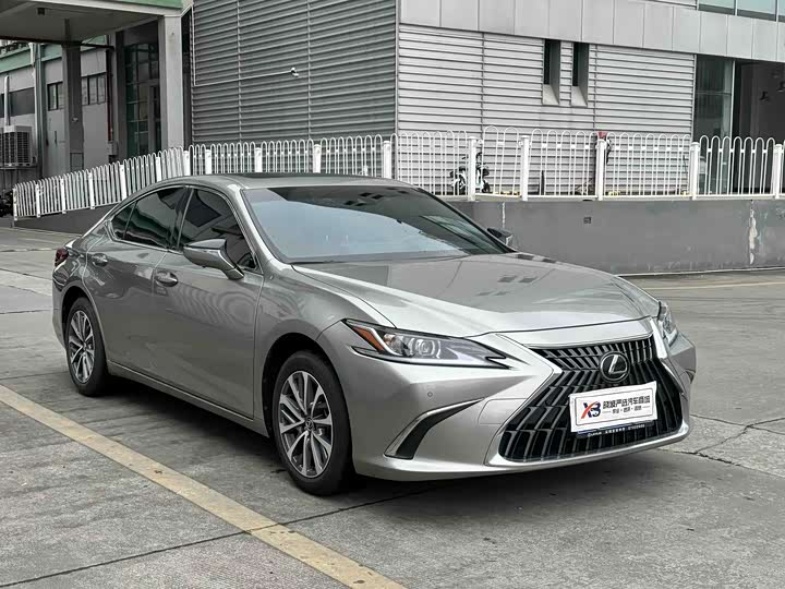Фото 3 - Lexus ES