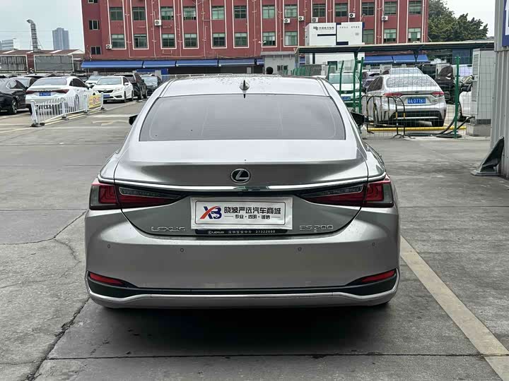 Фото 5 - Lexus ES