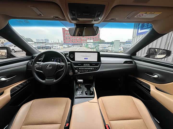 Фото 7 - Lexus ES