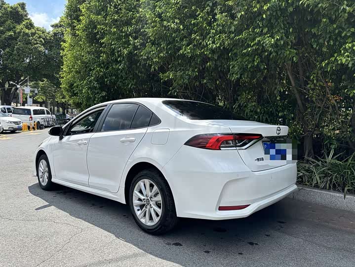 Фото 4 - Toyota Corolla