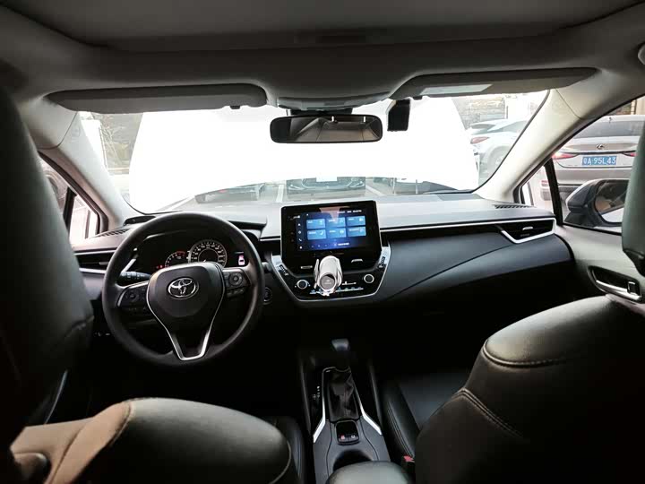 Фото 8 - Toyota Corolla