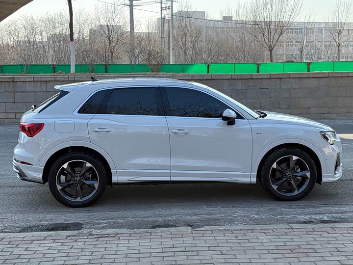 Фото 8 - Audi Q3