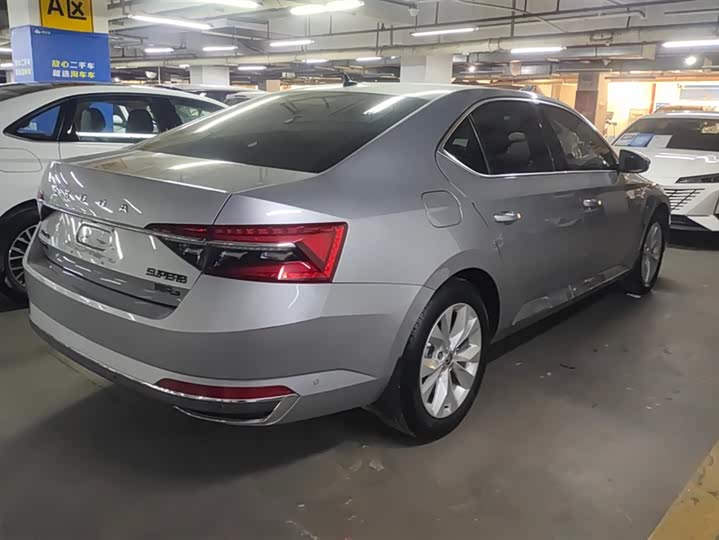 Фото 3 - Skoda Superb
