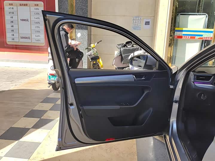 Фото 7 - Skoda Superb