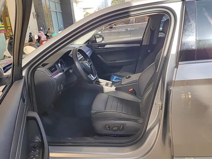 Фото 9 - Skoda Superb