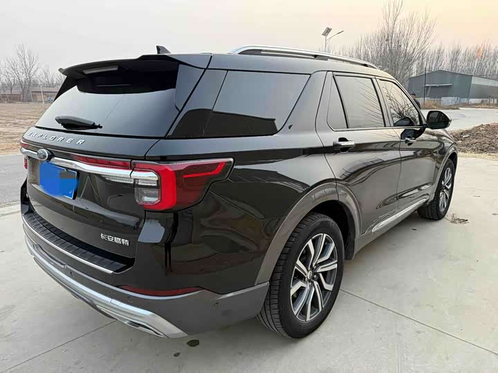 Фото 4 - Ford Explorer