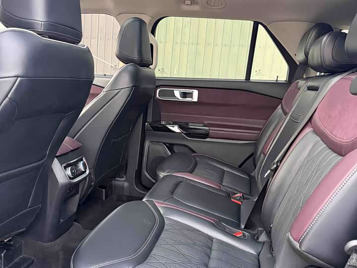 Фото 8 - Ford Explorer