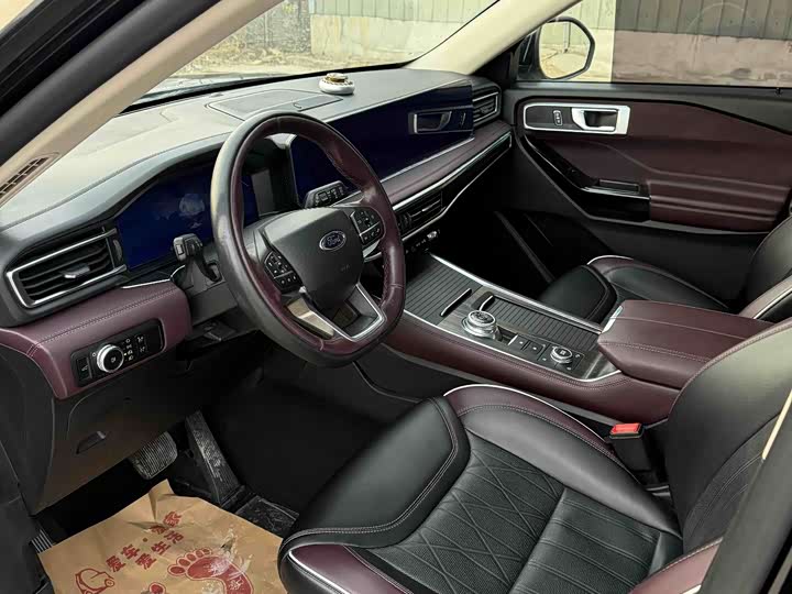 Фото 9 - Ford Explorer