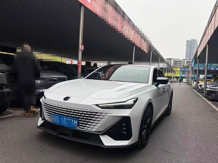 Фото 1 - Changan UNI-V